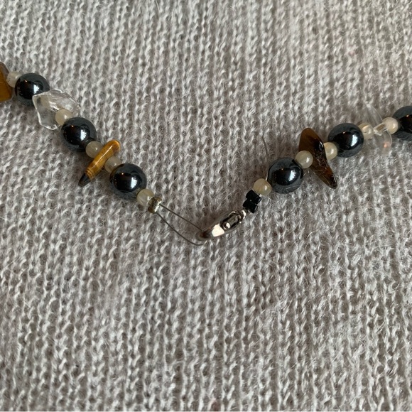 Beaded short necklace - Clear - pearl - tiger eye - black - Picture 4 of 6